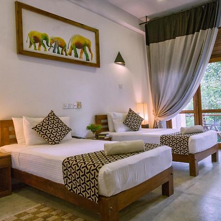 Hotel Athgira Udawalawe Exterior photo