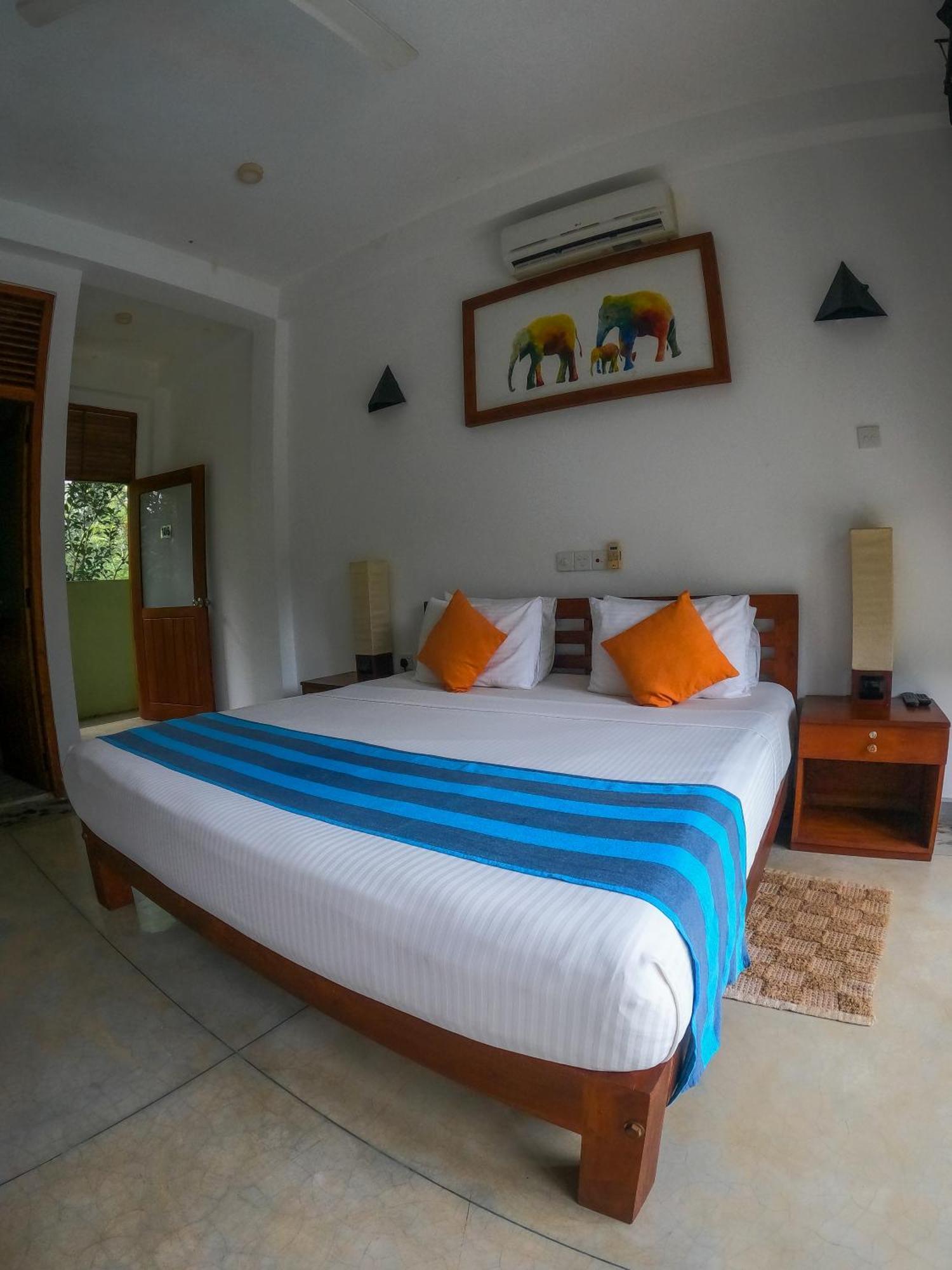 Hotel Athgira Udawalawe Exterior photo