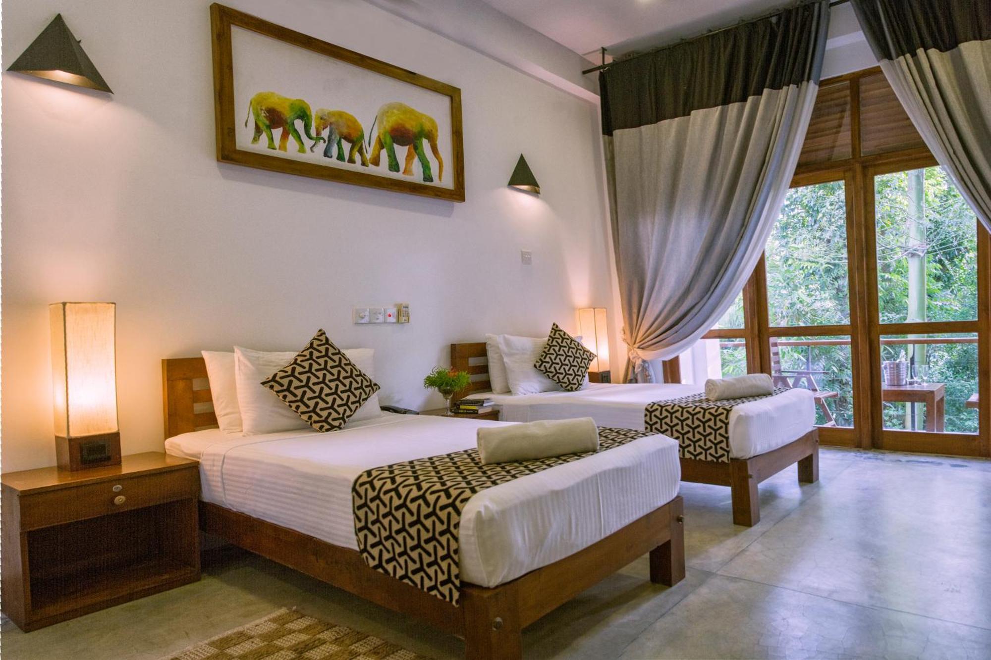 Hotel Athgira Udawalawe Exterior photo