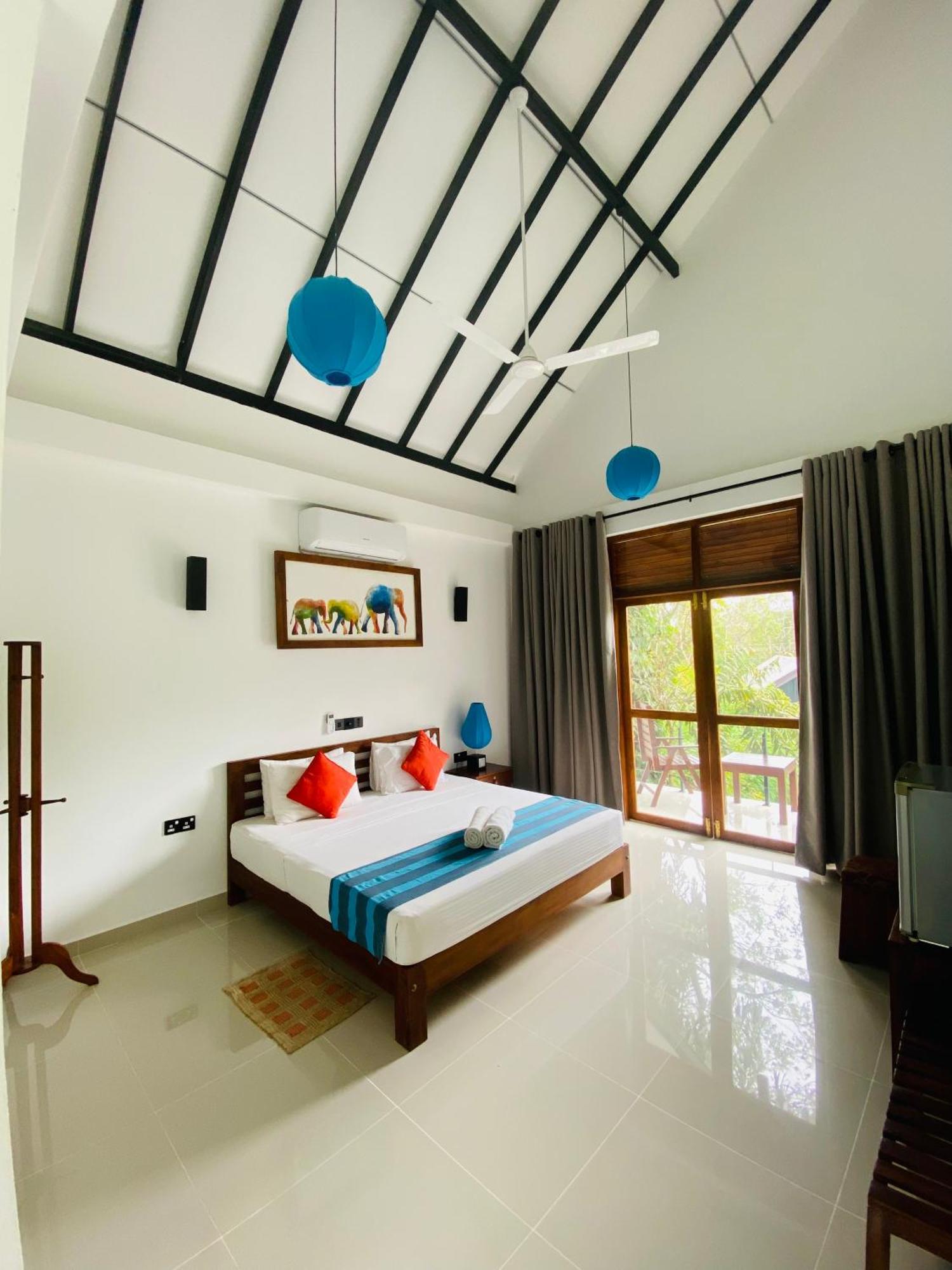 Hotel Athgira Udawalawe Exterior photo