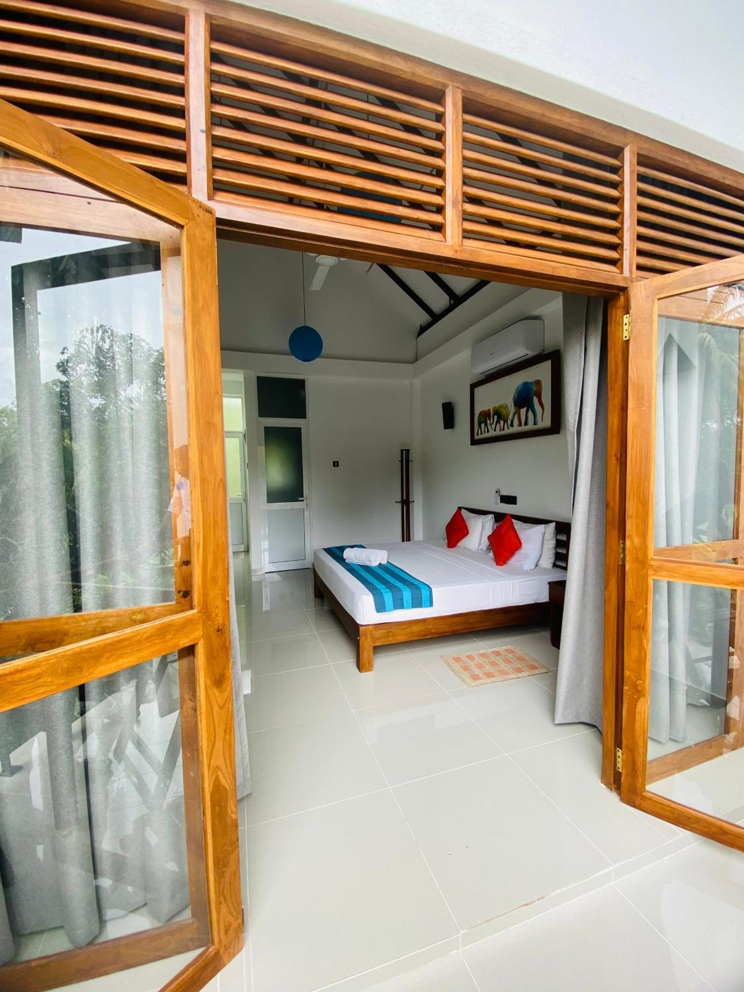 Hotel Athgira Udawalawe Exterior photo
